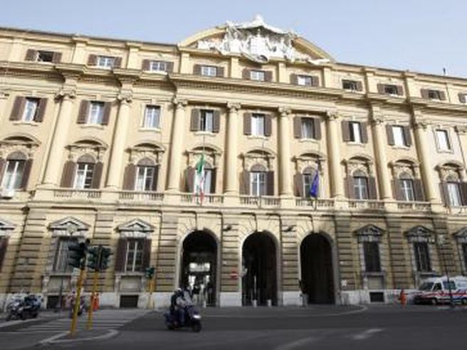 Italia: Tesoro, venerdì in asta titoli a medio-lungo per 5,25-7,25 miliardi di euro