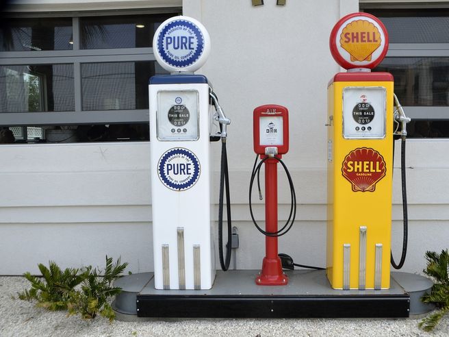 Effetto scorte Usa e AIE, sprint prezzi petrolio: WTI +5% oltre $26, Brent +4% a $30