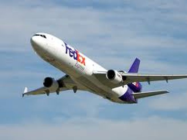 FedEx taglia stime Eps 2013 su debole crescita mondiale