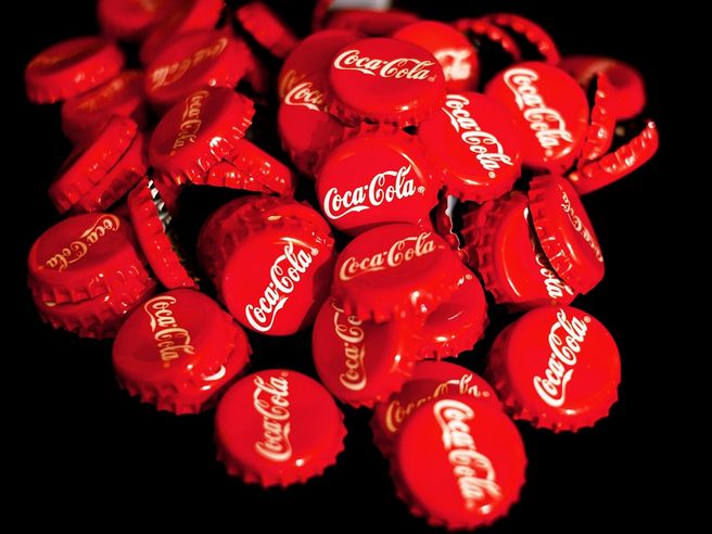 Coca-Cola HBC, l’utile sale a 940,4 milioni di euro nel 2025