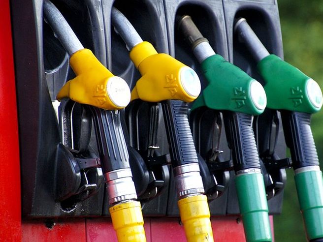 Codacons: prezzo gasolio vola a 1,838 euro a litro