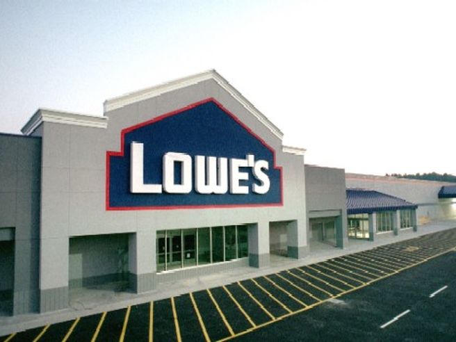 Lowe’s: svalutazioni fanno crollare l’utile del Q4, outlook positivo