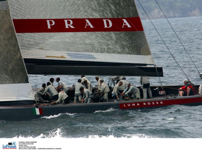 Prada: cala l’utile netto nel 2016 ma la società rilancia sul dividendo grazie alla cassa operativa