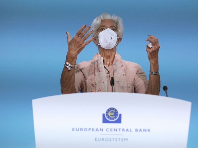 Cambiamenti climatici, Lagarde (Bce): ‘tempo sta per scadere, banche si adattino a economia carbon-neutral entro 2050’