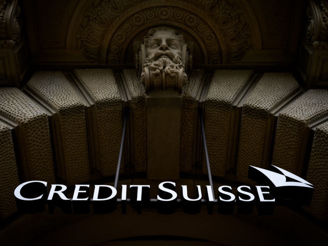 Credit Suisse lancia profit warning su IV trimestre con aumento costi legali