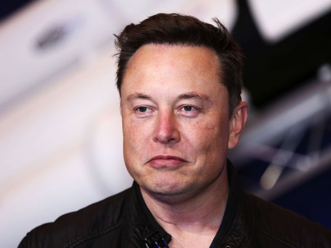 Tesla contattata dalla Sec: non è riuscita a rispettare ordine tribunale di controllare tweet Musk