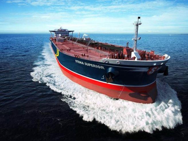 Petrolio torna a 33,7 dollari, dall’Iran in arrivo 4 milioni di barili