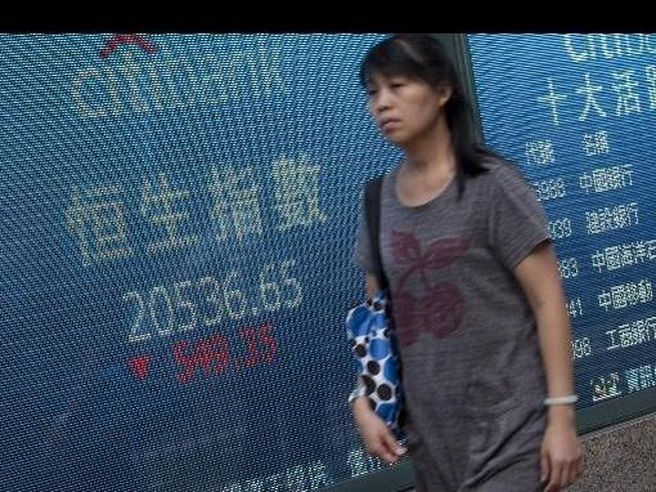 La Borsa di Hong Kong chiude sopra la parità