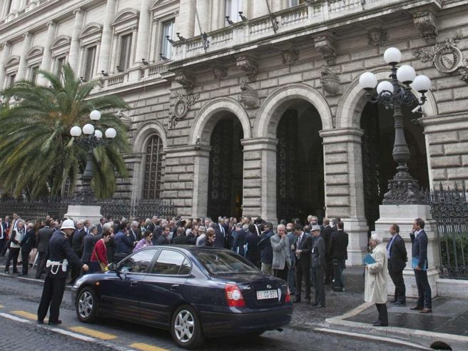 Bankitalia: a inizio 2014 in attenuazione contrazione credito, rallenta flusso nuove sofferenze