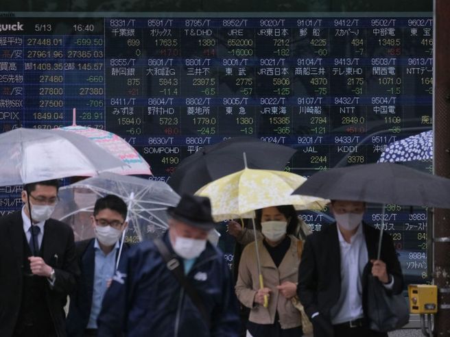 Borsa Tokyo -1,42% con vendite su auto e hi-tech, male Asia dopo nuovi sell su Nasdaq
