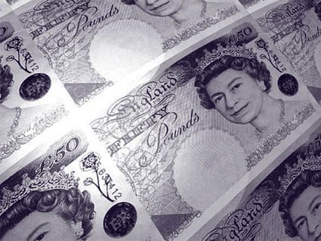 Forex: sterlina protagonista dopo vendite dettaglio oltre attese