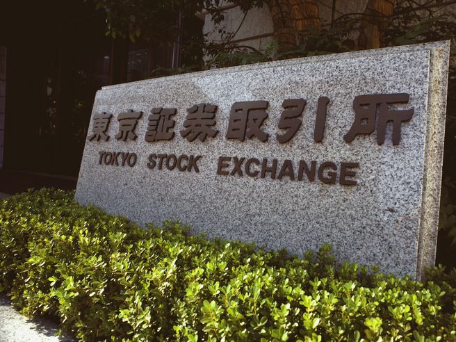 Mercati gelati da petrolio a $110: borsa Tokyo -1,6%, futures Usa in ripresa dopo tonfo DJ -600 punti