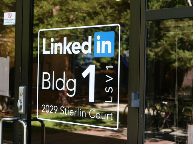 LinkedIn licenzia 668 dipendenti: colpiti settori ingegneria, talent e finanza