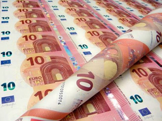 Acquisti scatenati sull’euro mentre Draghi parla. Sale oltre +1% a $1,2040