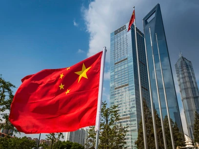 Shein accelera verso l’IPO a Hong Kong: obiettivo raccolta miliardaria, resta il nodo Pechino