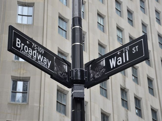 Wall Street: futures Usa deboli su rischio impeachment Trump