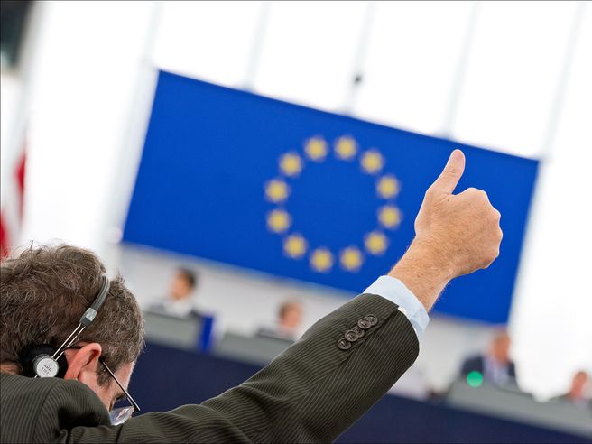 Eurozona: Pmi servizi sotto le attese a dicembre