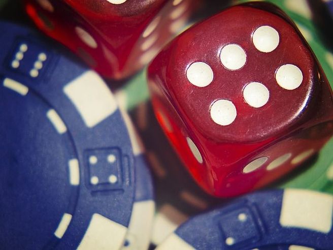Regno Unito: limite a 2£ su scommesse fa scattare le vendite sulle “gambling company”