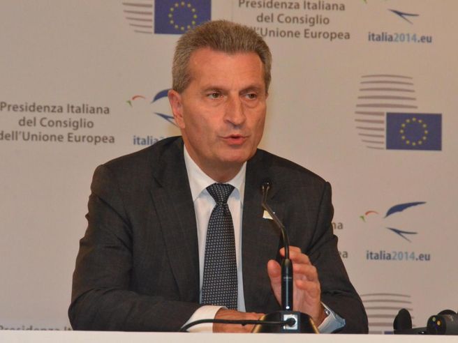 Oettinger smentisce Der Spiegel: ‘Non ho detto che Commissione Ue ha deciso su manovra Italia’