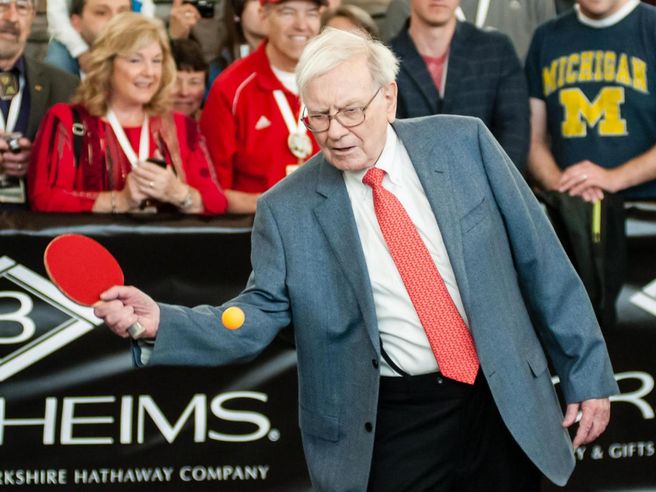 Usa: non vedo bolle finanziarie a Wall Street, Dow Jones può arrivare a 100.000 punti (Buffett)