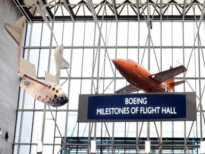 Boeing sospende la consegna dei 787 Dreamliner: problema alla fusoliera