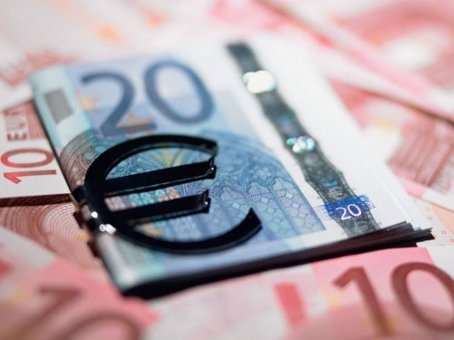 Forex: crollo dell’eurodollaro (analisti)