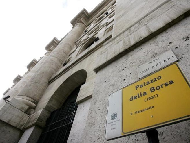 Piazza Affari chiude in netto ribasso: -2% il Ftse Mib, tonfi per Stellantis e Campari