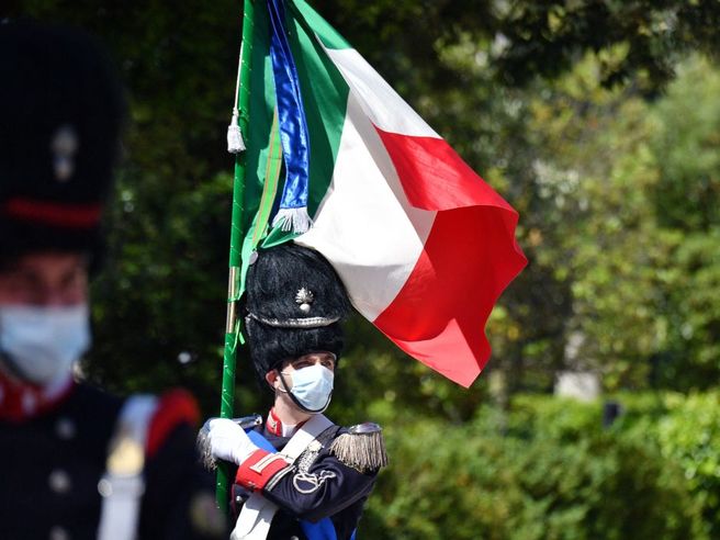 Italia: Pmi manifatturiero febbraio accelera a 52 punti con aumento ordini