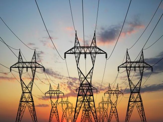 Consumi elettrici ai massimi storici, boom a luglio (+13,4%) in scia a caldo record