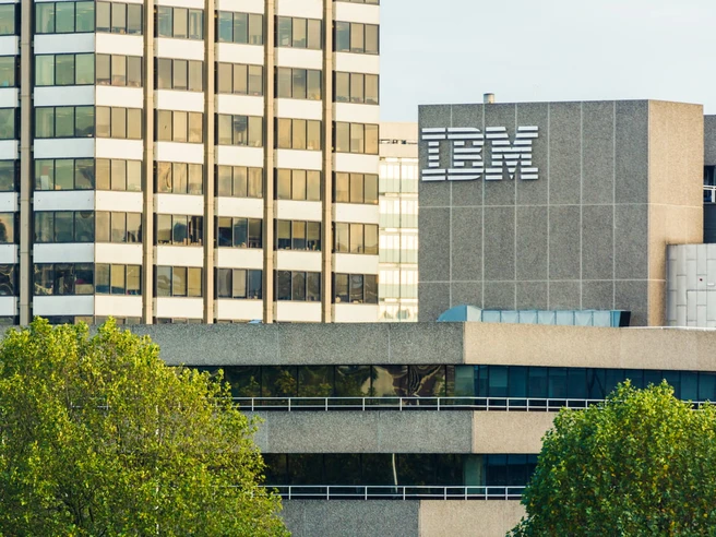 IBM: crollo storico delle azioni (-25%) dopo delusione ricavi trimestrali