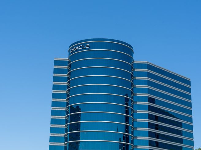 Oracle: tracollo del titolo dopo vendite cloud deludenti e maggiori spese AI