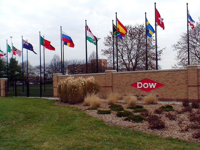 Dow Chemical: utili trimestrali oltre le attese, -16% i ricavi