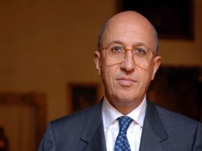 Abi: Patuelli, su banche italiane caricati troppi oneri. Presto per ridurre imposte su banche
