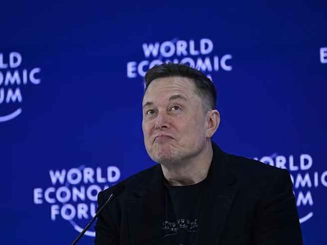 Show di Musk a Davos, sarà invasione di robot e Tesla vola. Occhio al titolo del Ftse Mib pronto a incassare