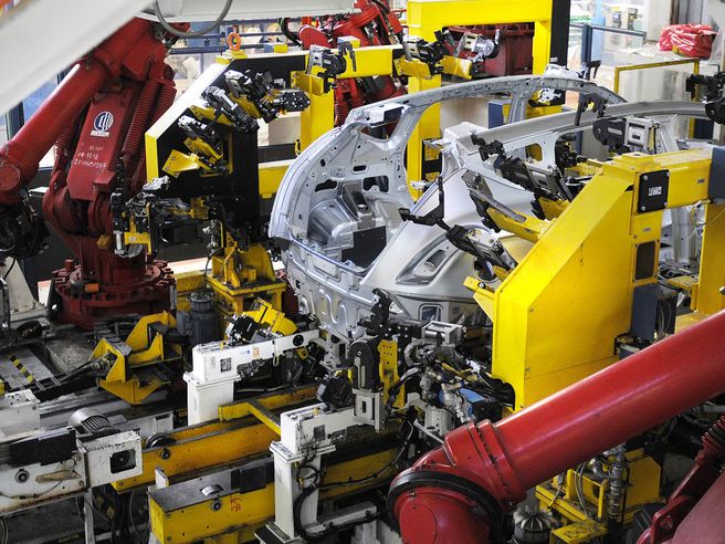 Industria: balzo produzione auto in aprile. Centro Studi Promotor, tappa importante