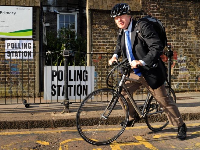 Wall Street incerta dopo annunci lockdown UK da Boris Johnson. Bene Amazon, giù Tesla