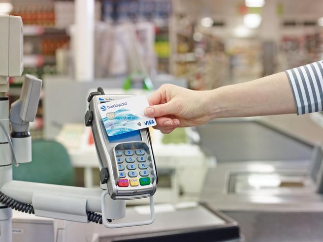 Confcommercio: boom negli acquisti di cellulari e pc in Italia in trent’anni
