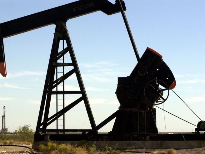 Petrolio: future ai massimi da quasi 4 mesi