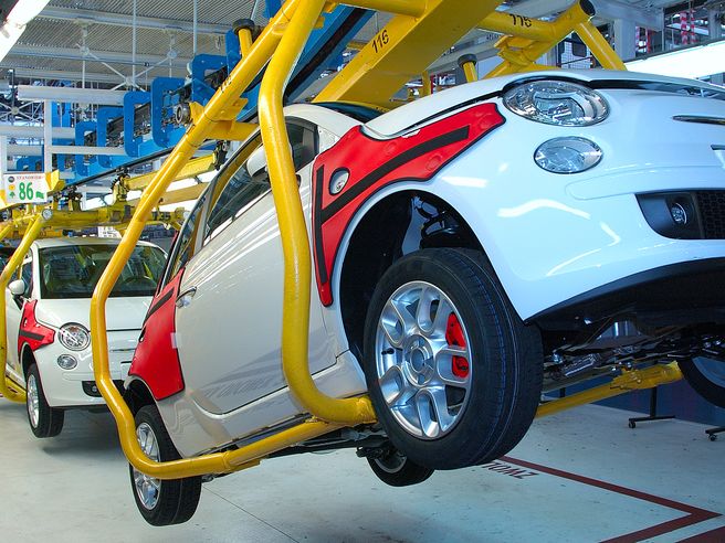 Auto: appuntamento alle 18 con le immatricolazioni di aprile, Fiat in rosso sul Ftse Mib