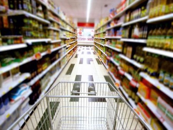 Commercio, Unimpresa: famiglie risparmiano, riserve crescono di quasi 14 mld in un anno