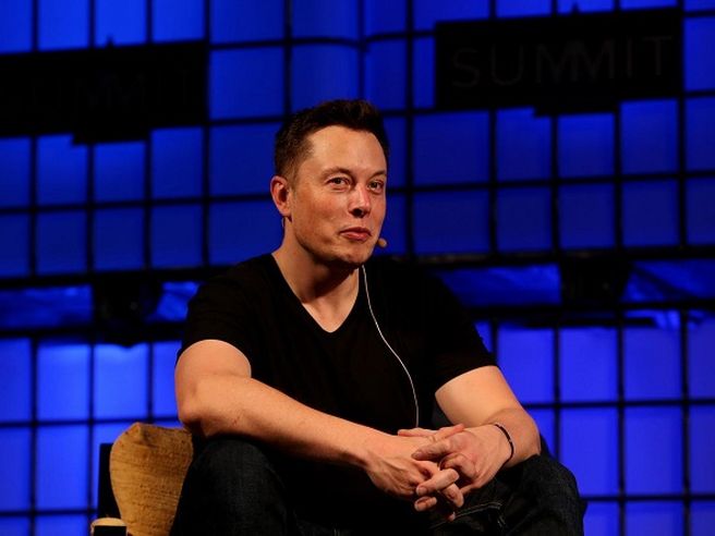 Tesla: Musk interpella Twitter sulla vendita o meno del 10% della sua quota per pagare le tasse