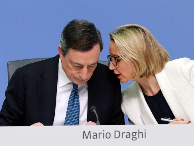 Bce, Draghi: crescita economia più forte di quanto previsto in precedenza, PIl 2018 rivisto al rialzo