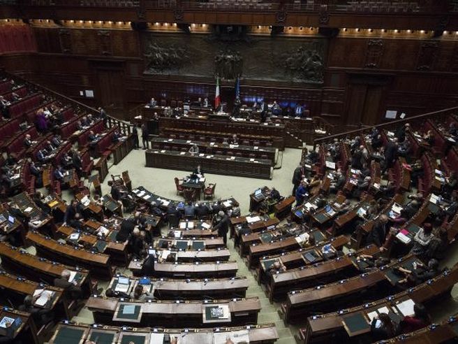 Italia: approvata legge che vieta finanziamenti a imprese produttrici di mine e munizioni a grappolo