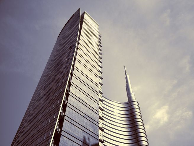 Intesa Sanpaolo, accordo sul ricambio generazionale: 4mila uscite volontarie, 3.500 assunzioni