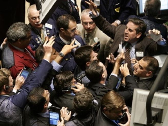 Piazza Affari in moderato rialzo dopo Wall Street, ora attesa per Ben Bernanke