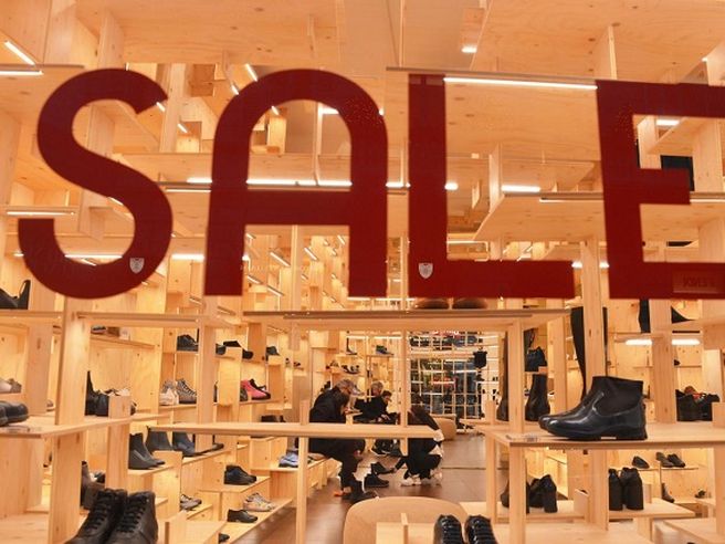Consumi: saldi al via, Confcommercio vede spesa in linea con scorso anno