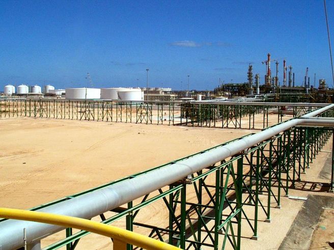 Petrolio: l’industria petrolifera libica prova a ripartire, prezzi deboli