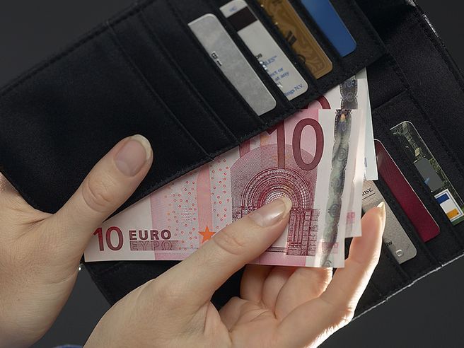 Consumi: il 2012 è l’anno peggiore dal secondo dopoguerra (Confcommercio)