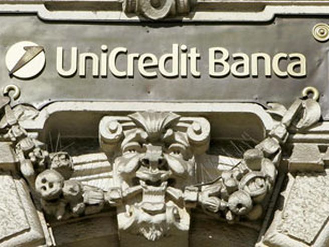 Unicredit: rivedrà obiettivi del piano per difficile contesto macro