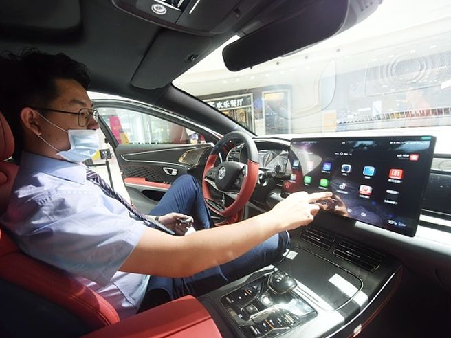 Auto elettriche, cinesi NIO, XPeng, BYD sull’attenti. Pechino: ci sono troppe aziende EV